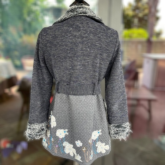 SACRED THREADS ~ Fantastic Pattern-Blocked Jacket w/Floral Detail at Hem ~Medium - Picture 7 of 7